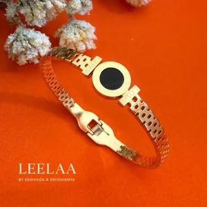 Black Openable Oval Bracelet – Premium Gold Finish